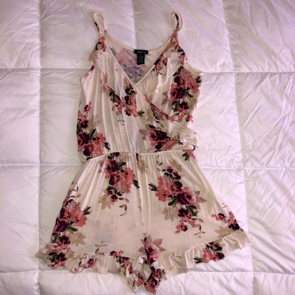 Pants - Floral romper! 🌺🌸🌻